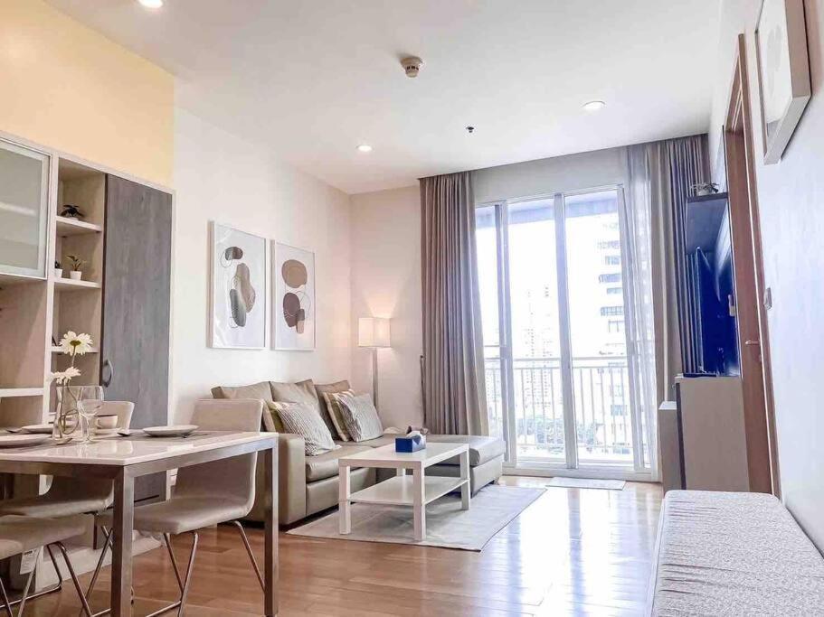Expansive Modern - Bts Phrom Phong - Ultra Fast Wifi Apartment *